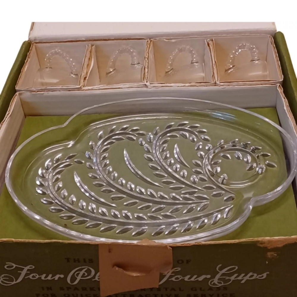 Vintage Patio Snack Set: 1950s cup and plate set for 4 with box
